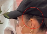 46岁章子怡带女儿醒醒购物，尽显母爱温馨
