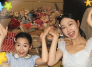 董璇晒管乐和小酒窝合照，画面温馨